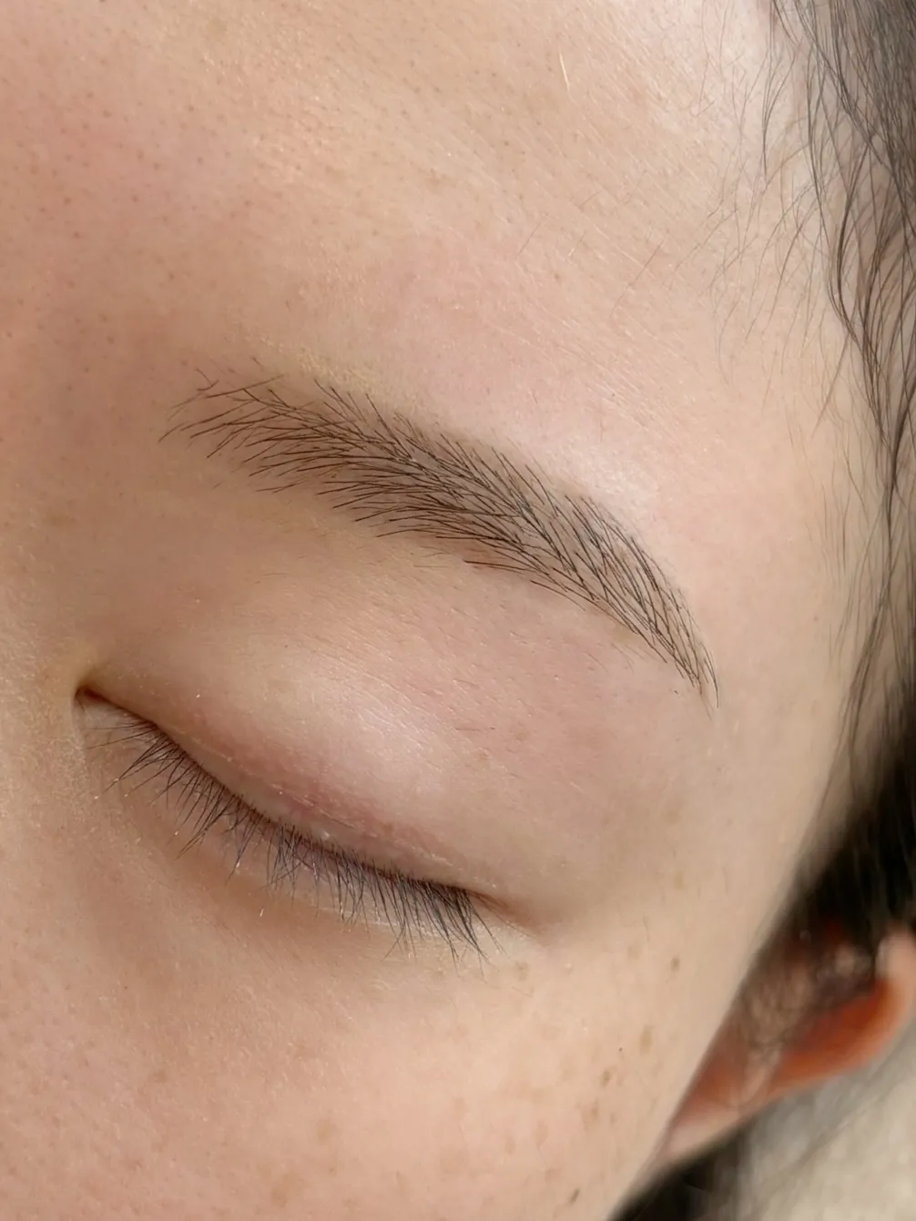 【ナチュラルで洗練された眉デザインが得意】